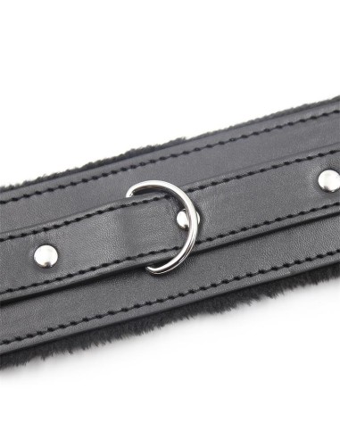 Collar con Correa de Metal Negro