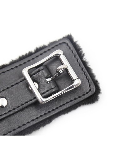 Collar con Correa de Metal Negro